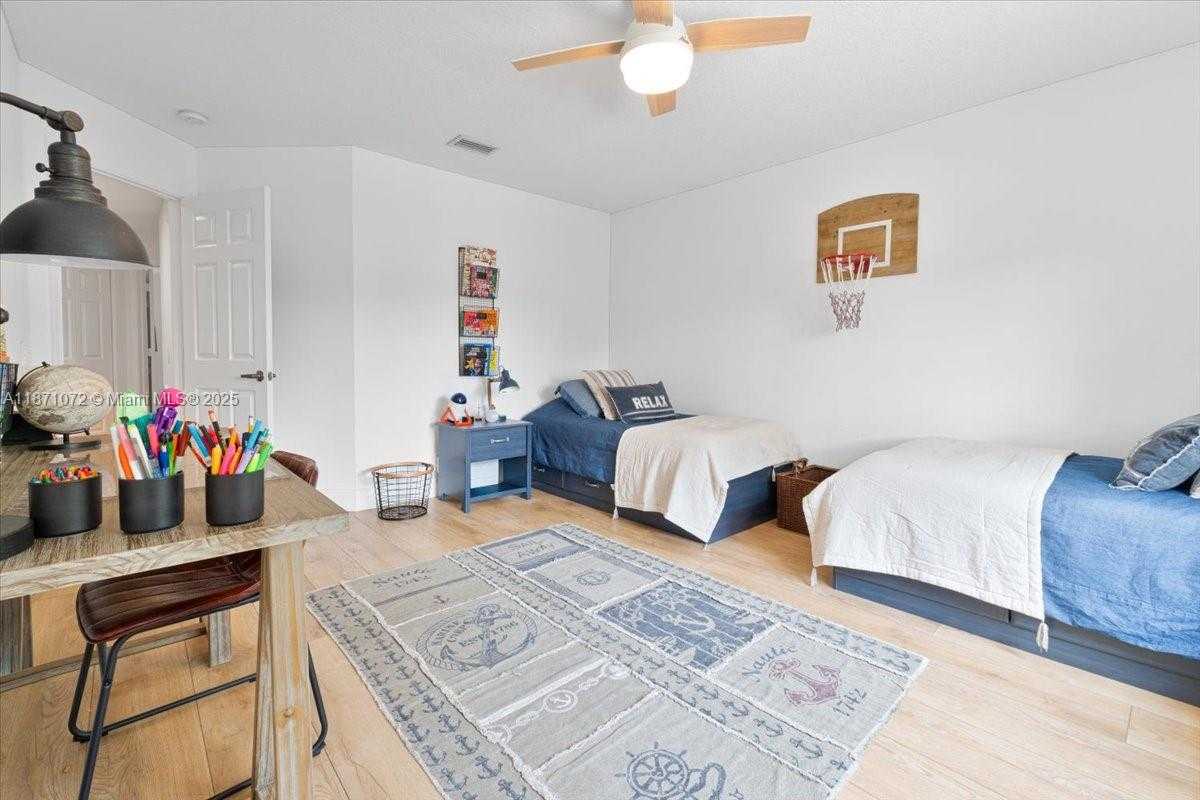 Small Image of 2547 HUNTERS RUN WAY, Weston Number 28