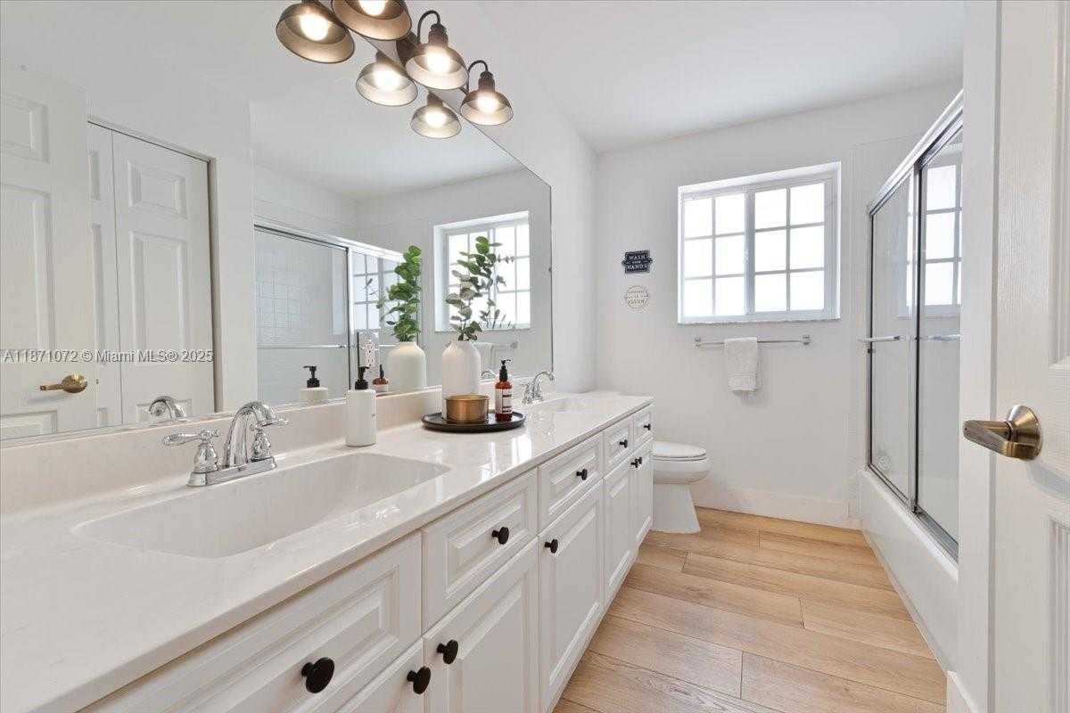 Small Image of 2547 HUNTERS RUN WAY, Weston Number 29
