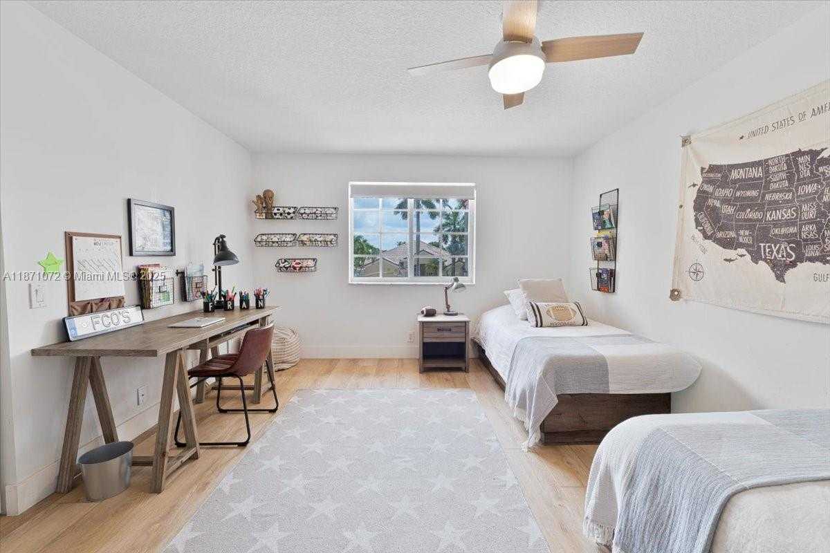Small Image of 2547 HUNTERS RUN WAY, Weston Number 30