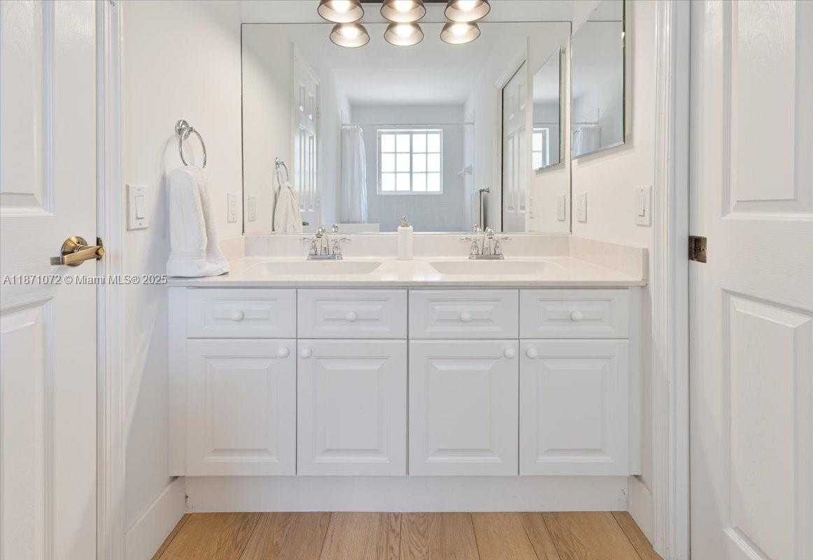 Small Image of 2547 HUNTERS RUN WAY, Weston Number 32
