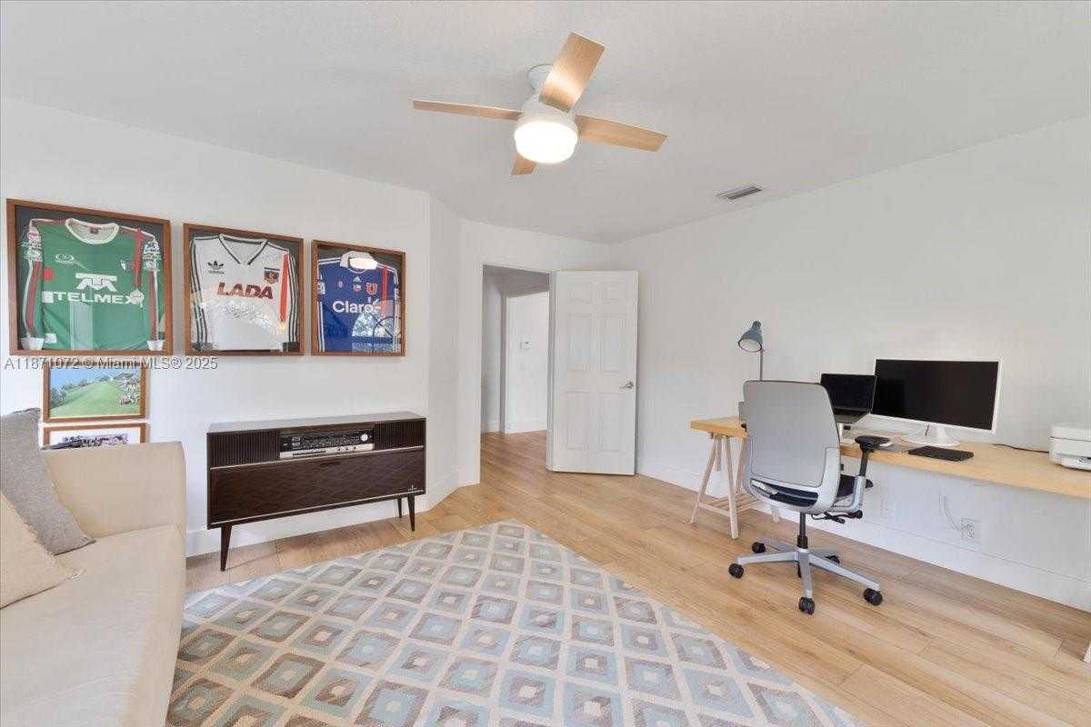 Small Image of 2547 HUNTERS RUN WAY, Weston Number 36