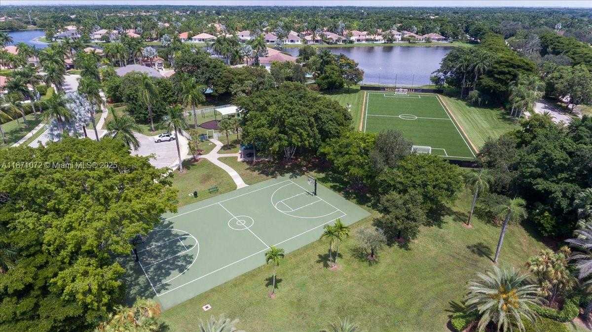 Small Image of 2547 HUNTERS RUN WAY, Weston Number 46