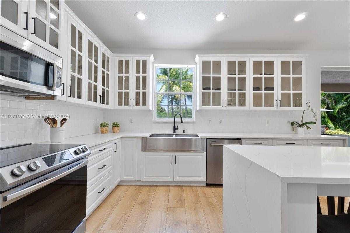 Small Image of 2547 HUNTERS RUN WAY, Weston Number 9