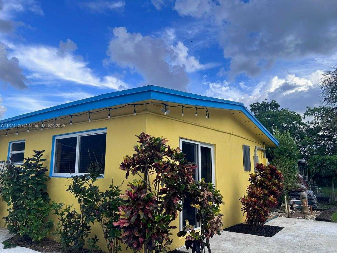 Small Image of 881 SOUTH WEST 49TH TER, Plantation Number 4
