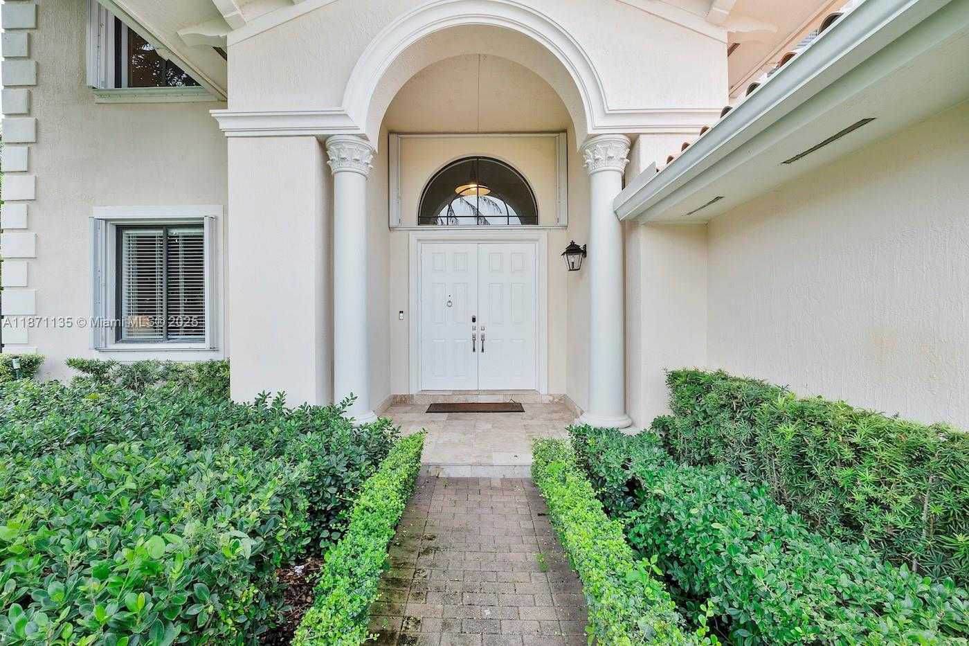 Small Image of 7786 SOUTH WEST 188TH TER, Cutler Bay Number 4