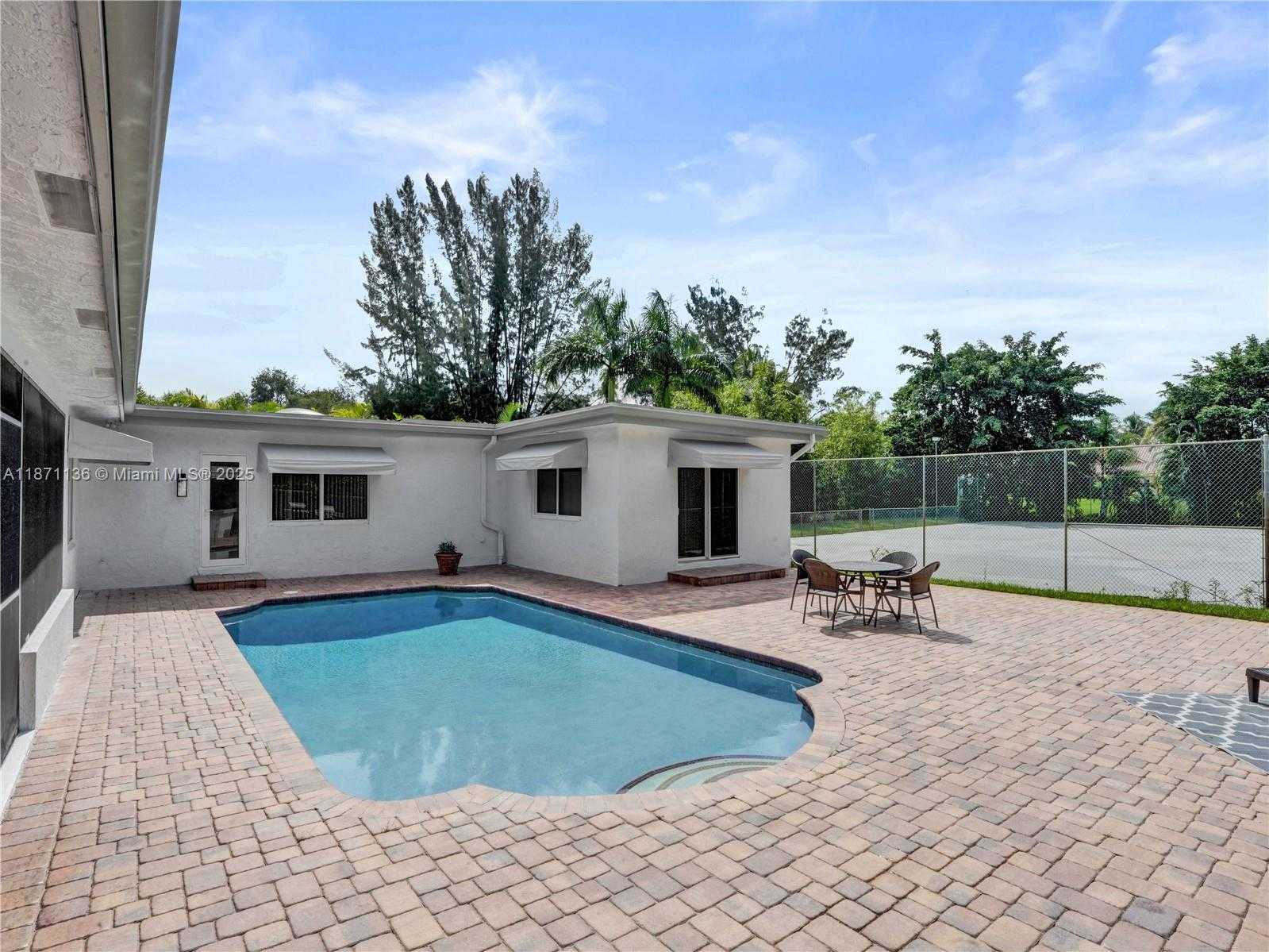 Small Image of 11300 SHADY LANE, Plantation Number 16
