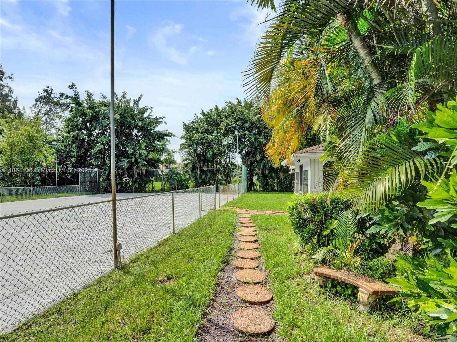 Small Image of 11300 SHADY LANE, Plantation Number 18
