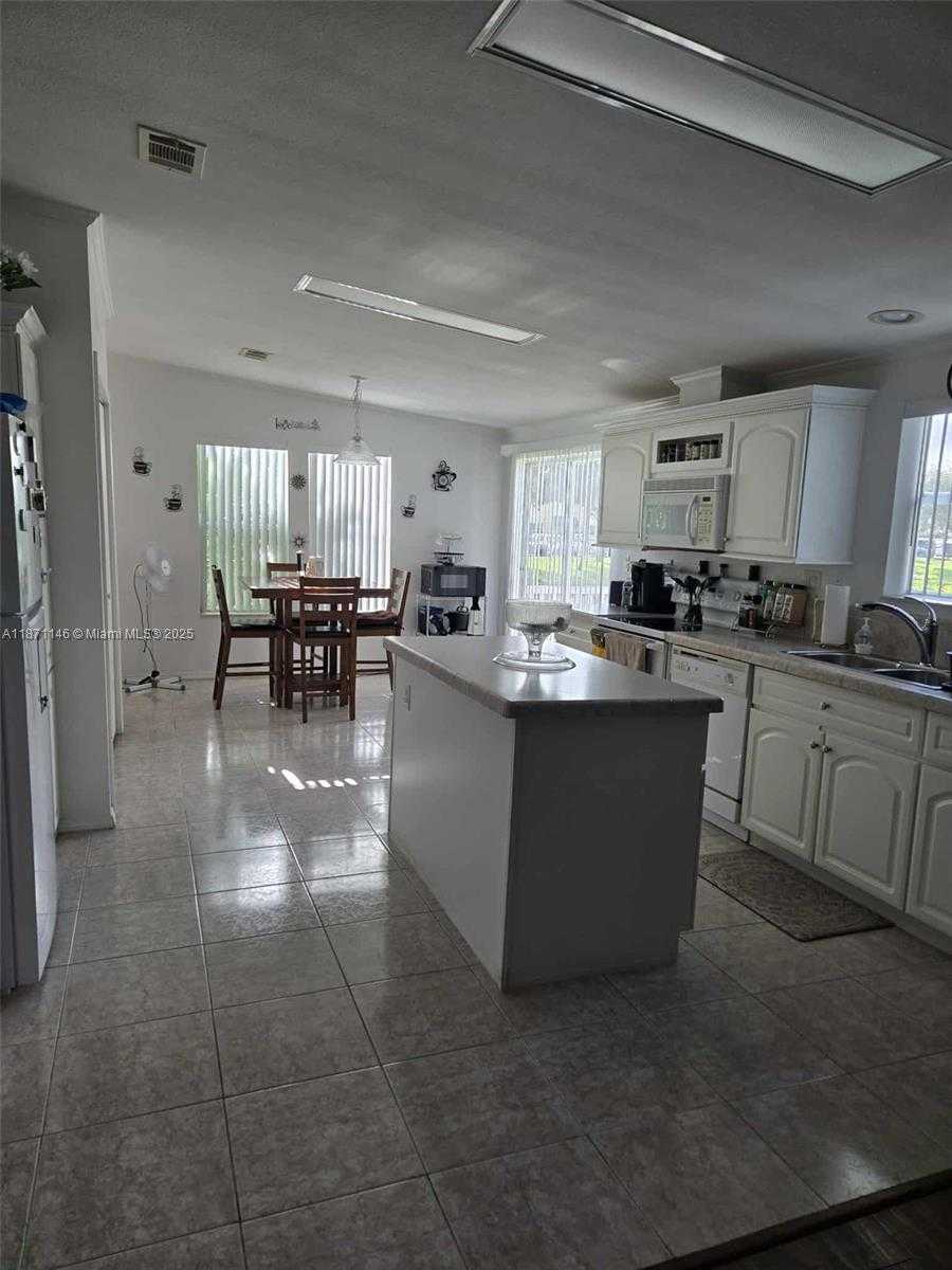 Small Image of 10550 WEST STATE ROAD 84 LOT #383, Davie Number 9