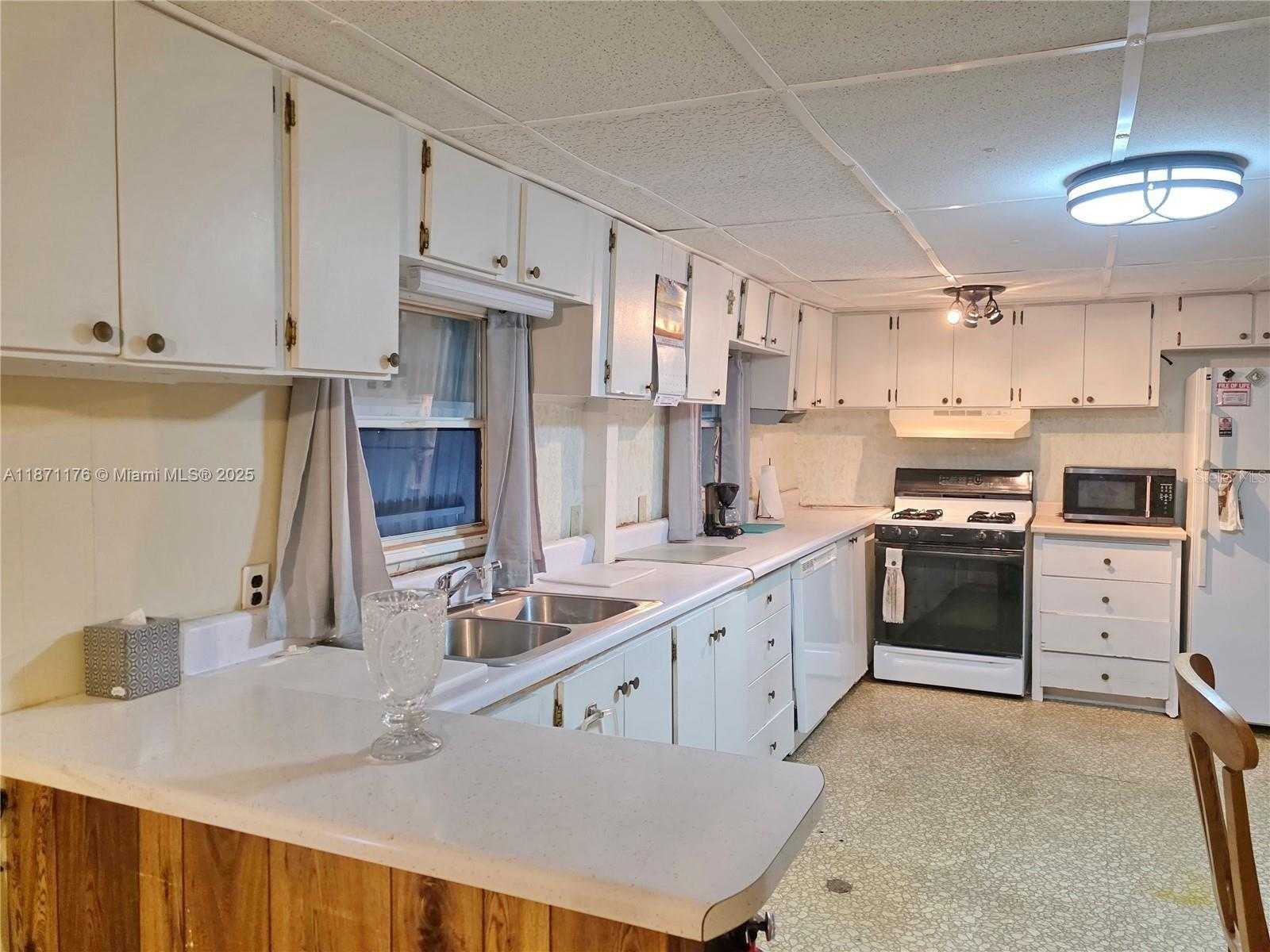Small Image of 1065 25TH STREET, Bulkhead Ridge Number 6