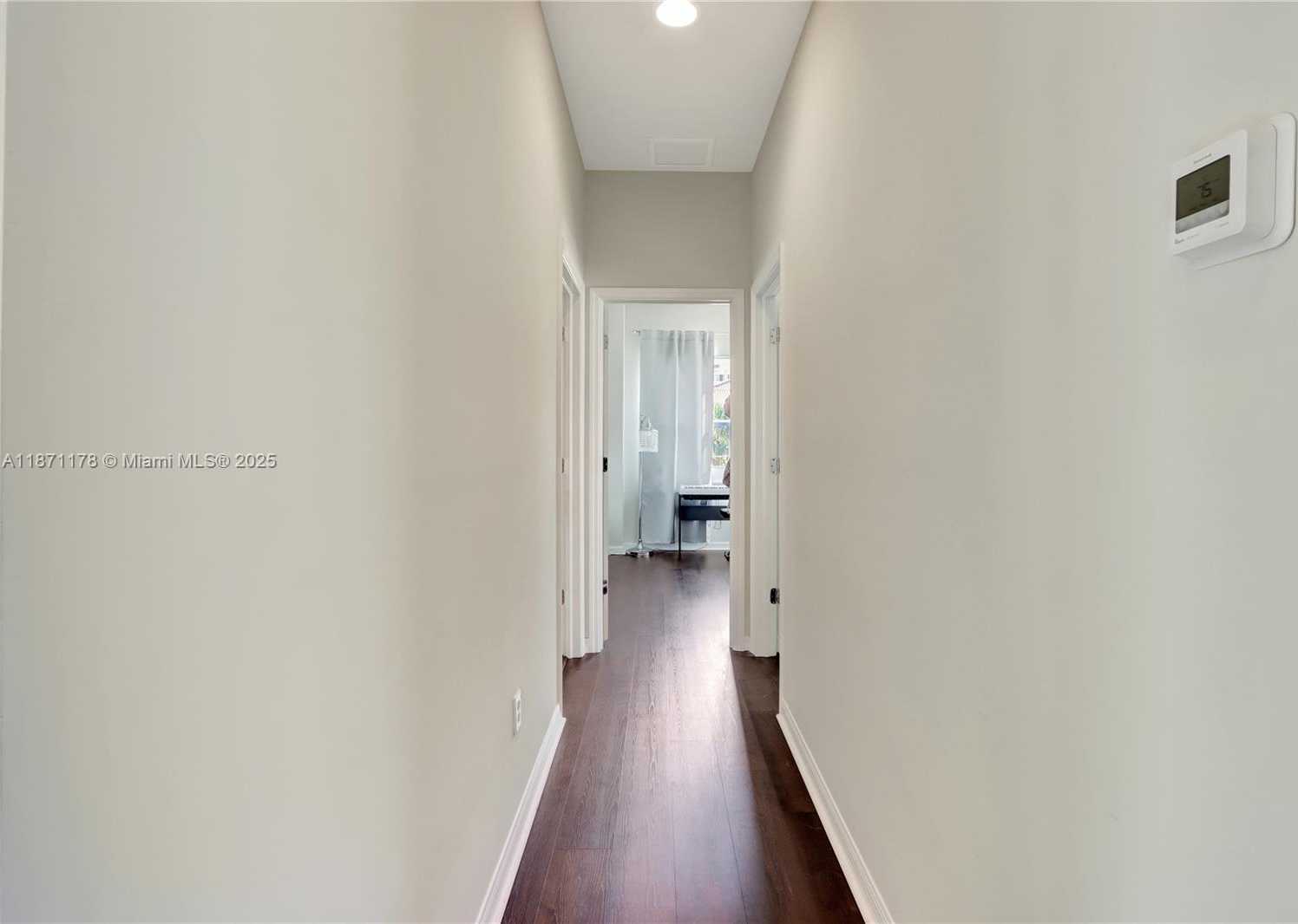 Small Image of Hollywood Number 23