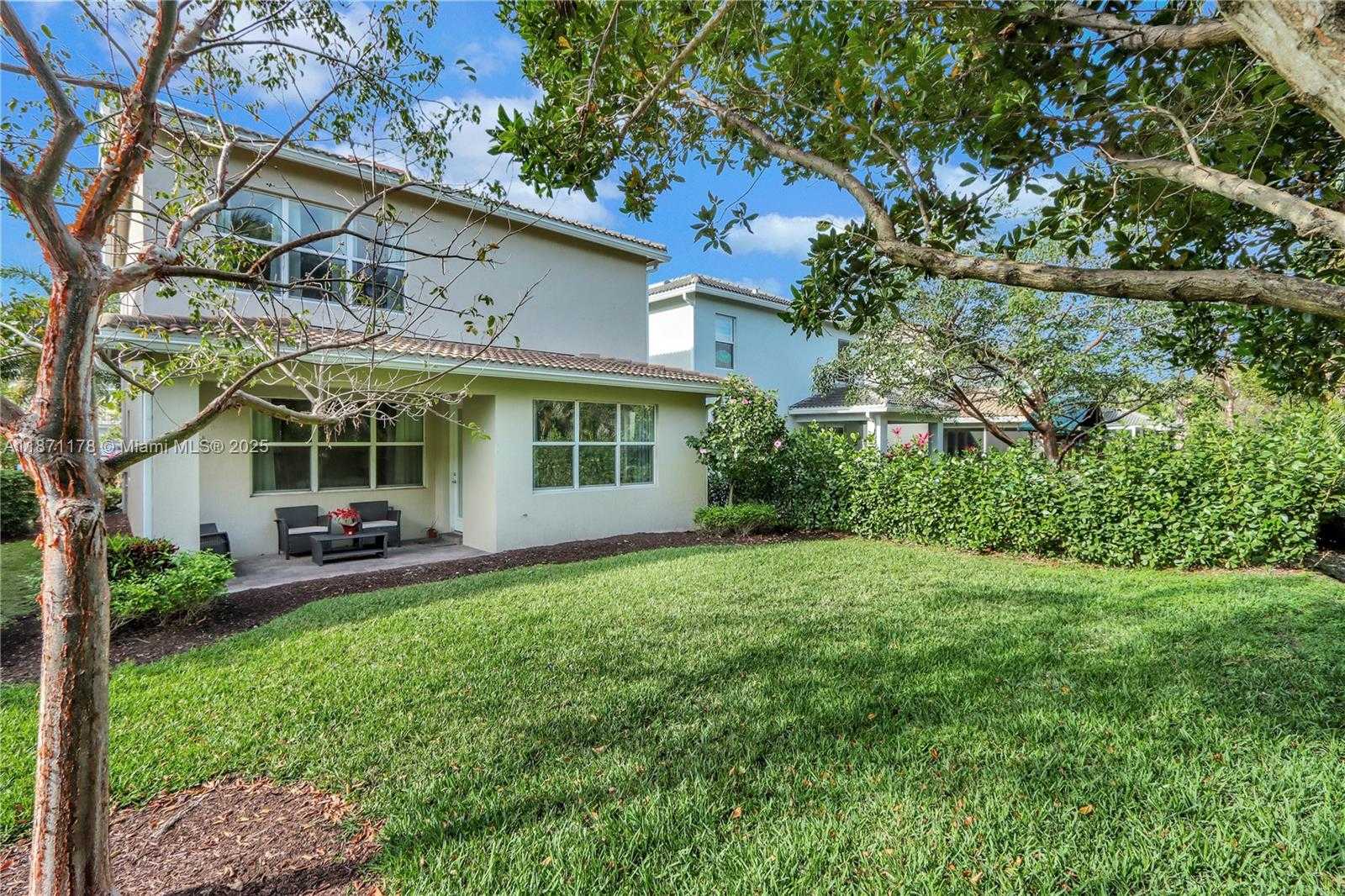 Small Image of Hollywood Number 30