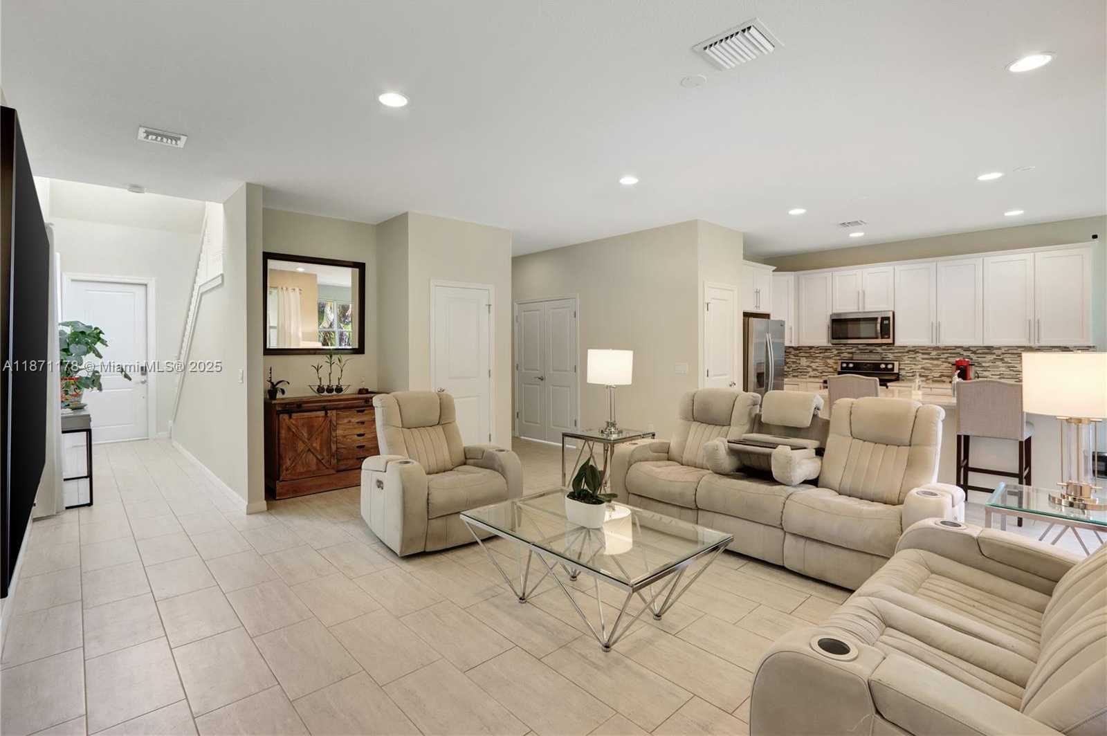 Small Image of Hollywood Number 6