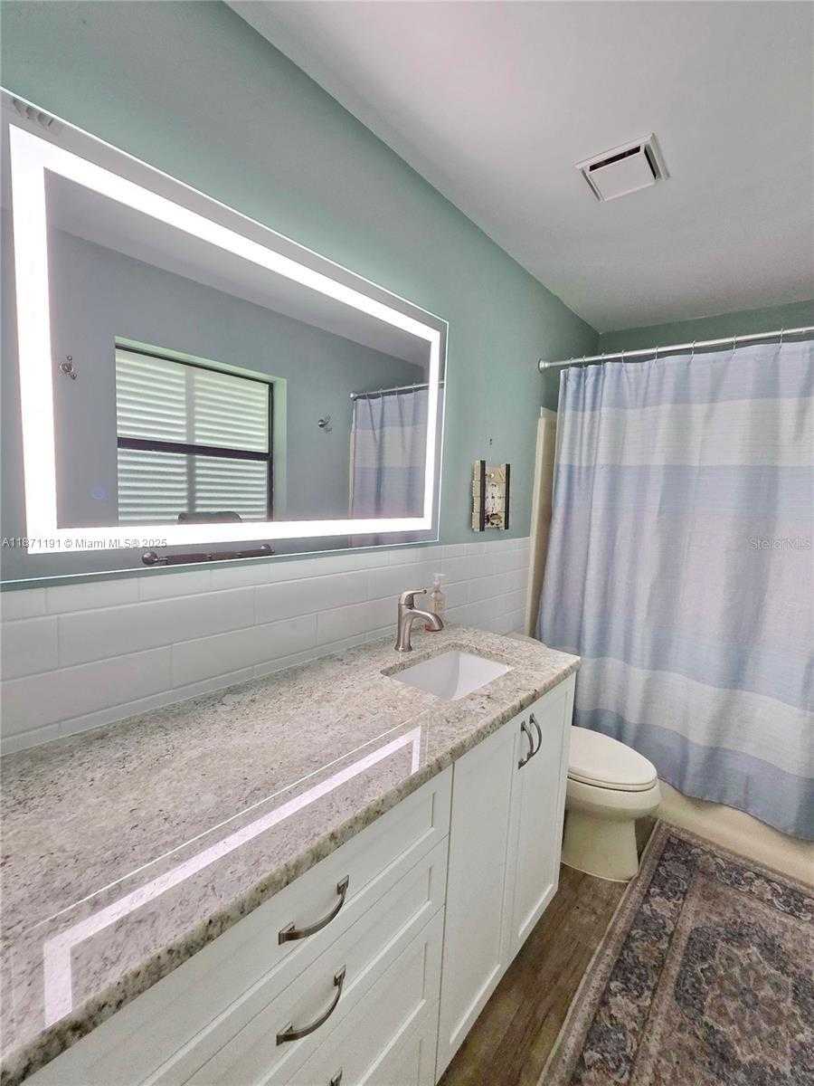 Small Image of 1997 HUNTER ROAD, Bulkhead Ridge Number 18