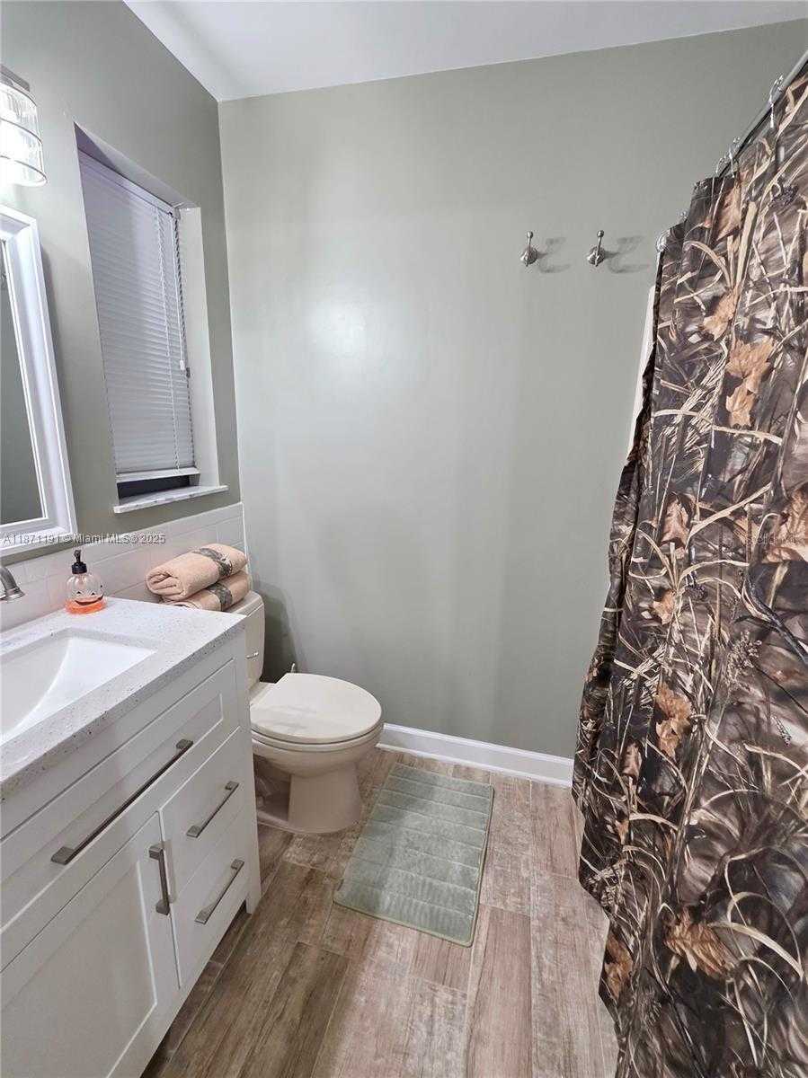 Small Image of 1997 HUNTER ROAD, Bulkhead Ridge Number 27