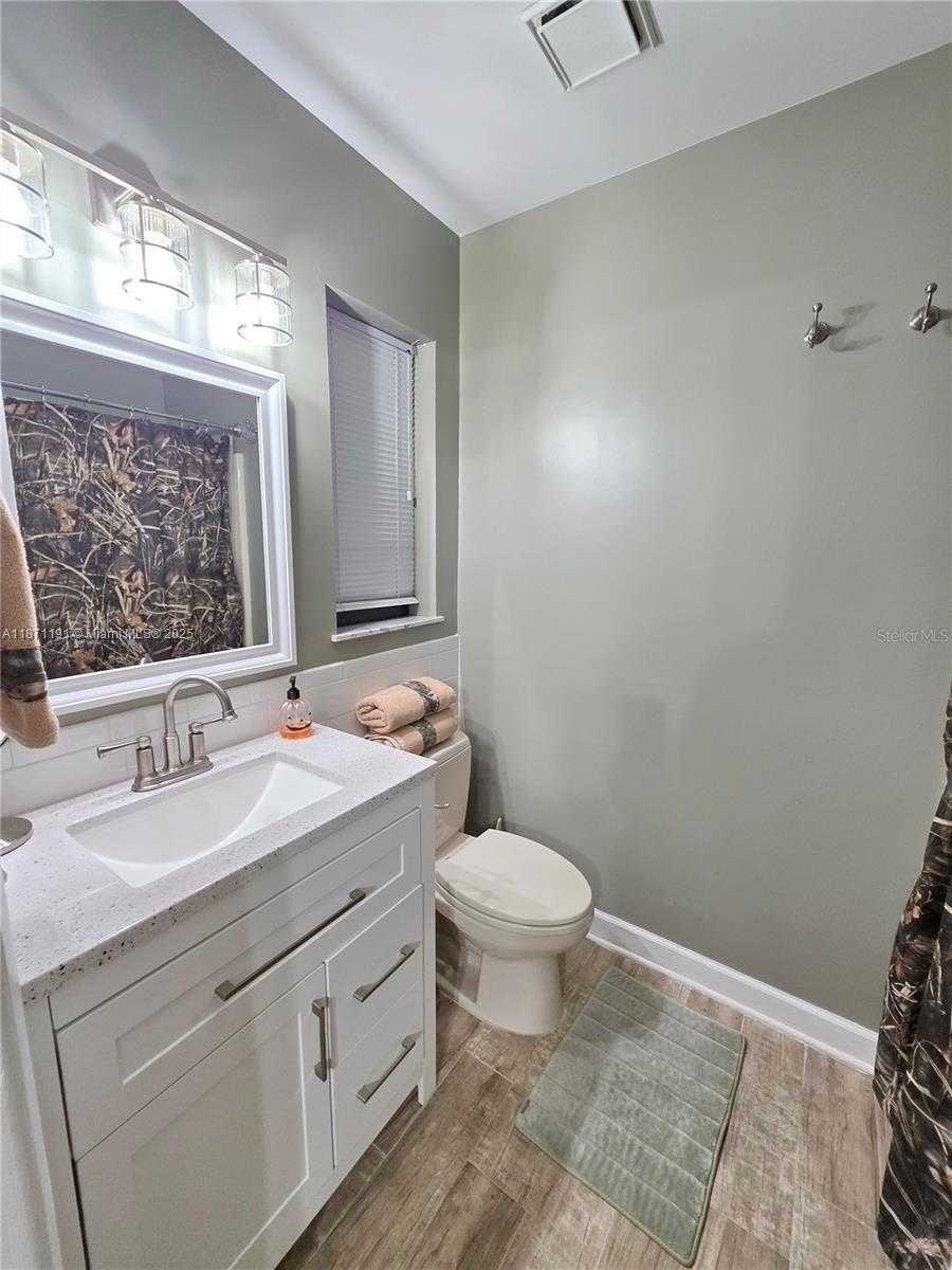 Small Image of 1997 HUNTER ROAD, Bulkhead Ridge Number 28