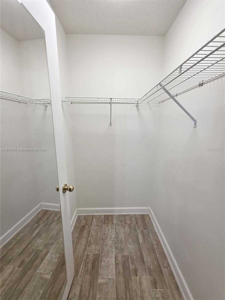 Small Image of 1997 HUNTER ROAD, Bulkhead Ridge Number 33