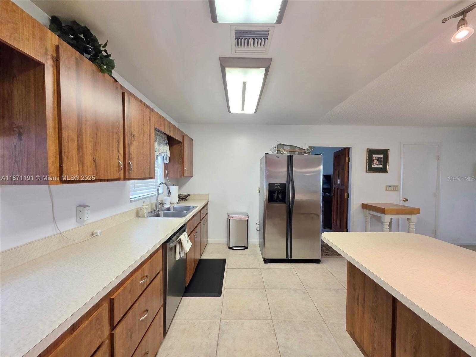 Small Image of 1997 HUNTER ROAD, Bulkhead Ridge Number 9