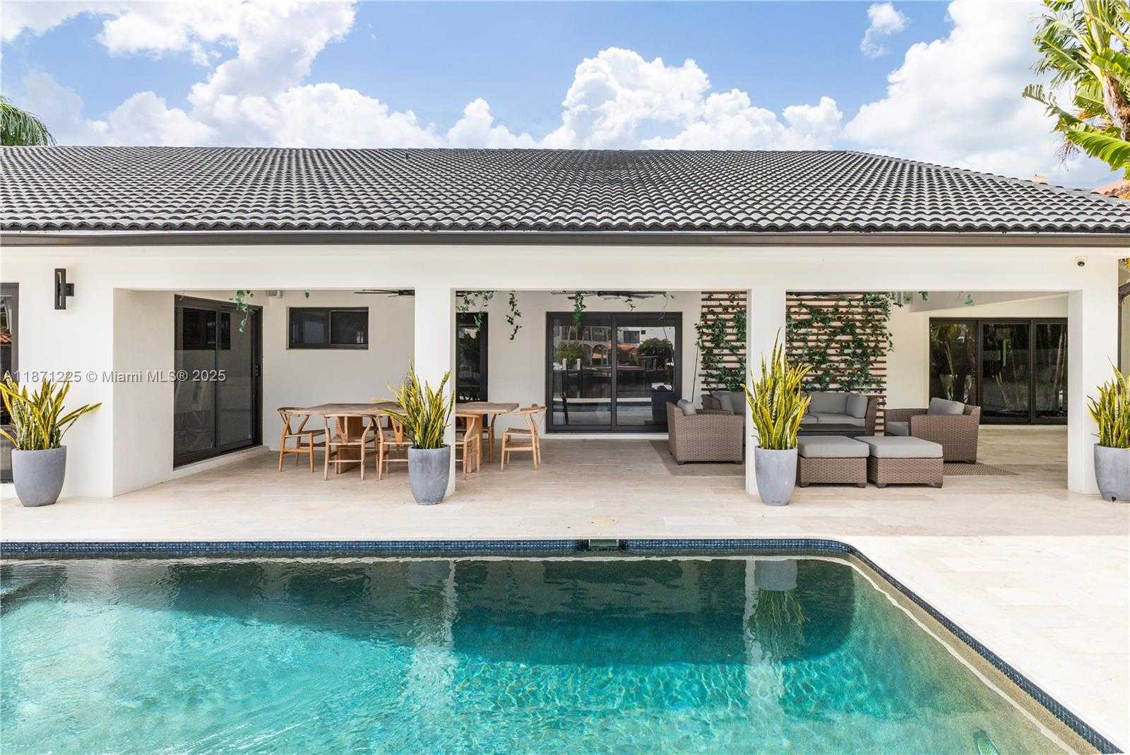 Small Image of 2925 NORTH EAST 164TH ST, North Miami Beach Number 3