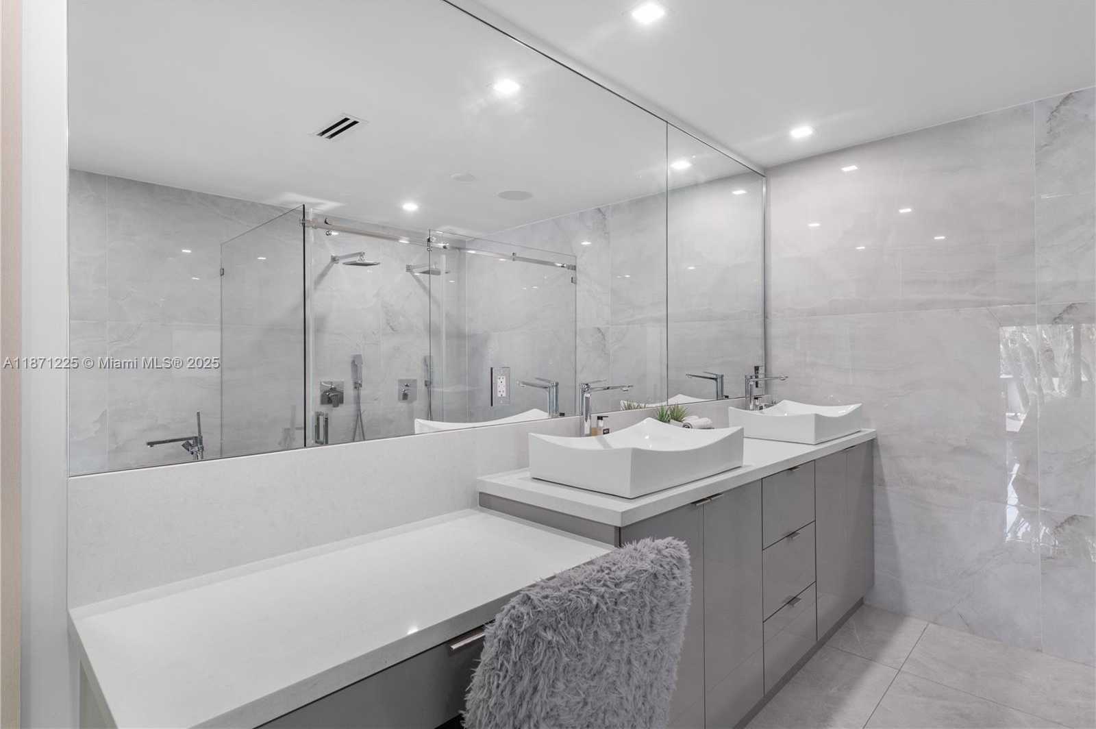 Small Image of 2925 NORTH EAST 164TH ST, North Miami Beach Number 34