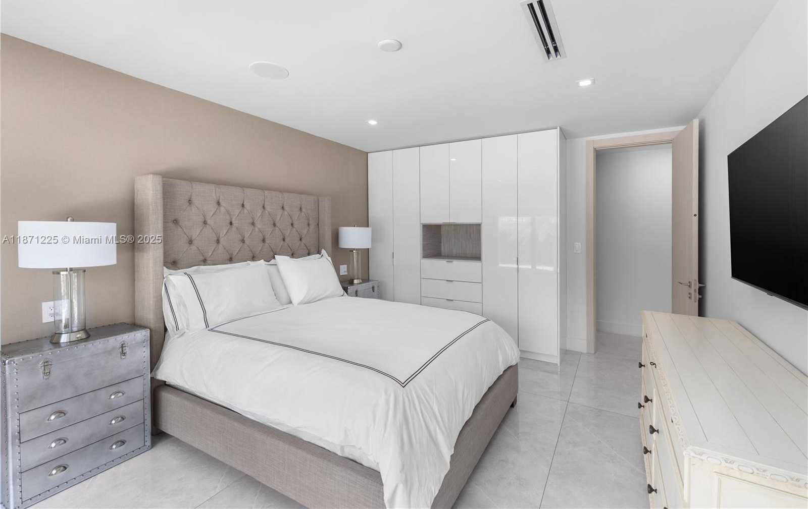 Small Image of 2925 NORTH EAST 164TH ST, North Miami Beach Number 38