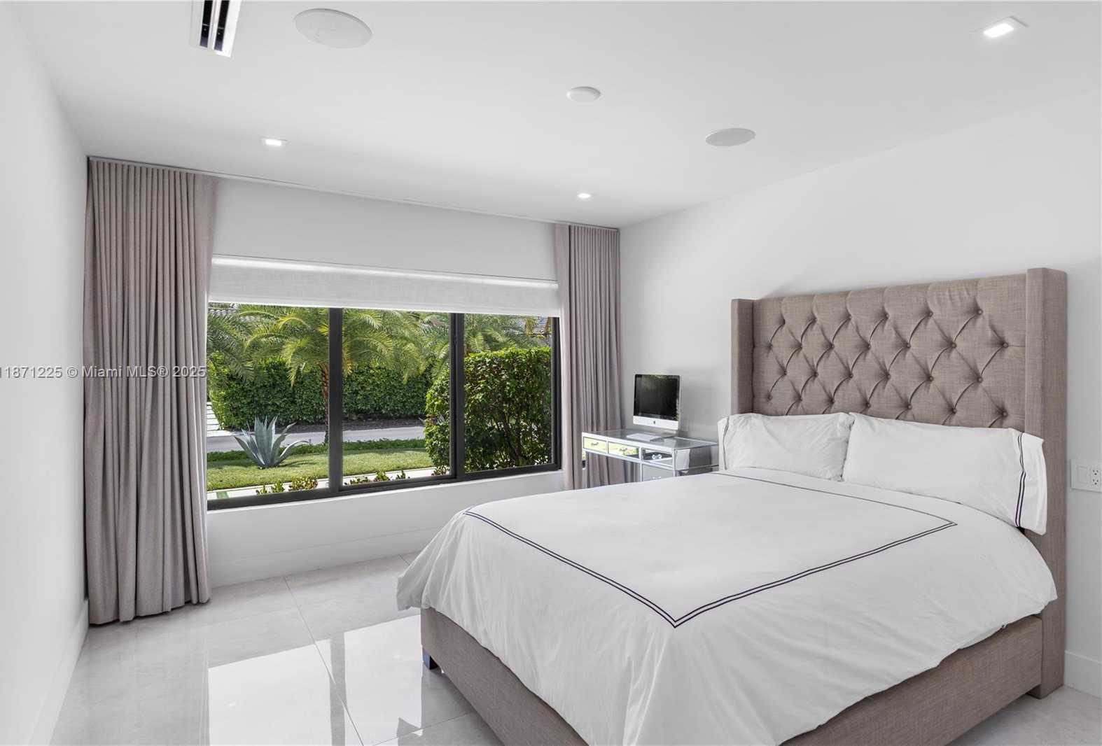 Small Image of 2925 NORTH EAST 164TH ST, North Miami Beach Number 44