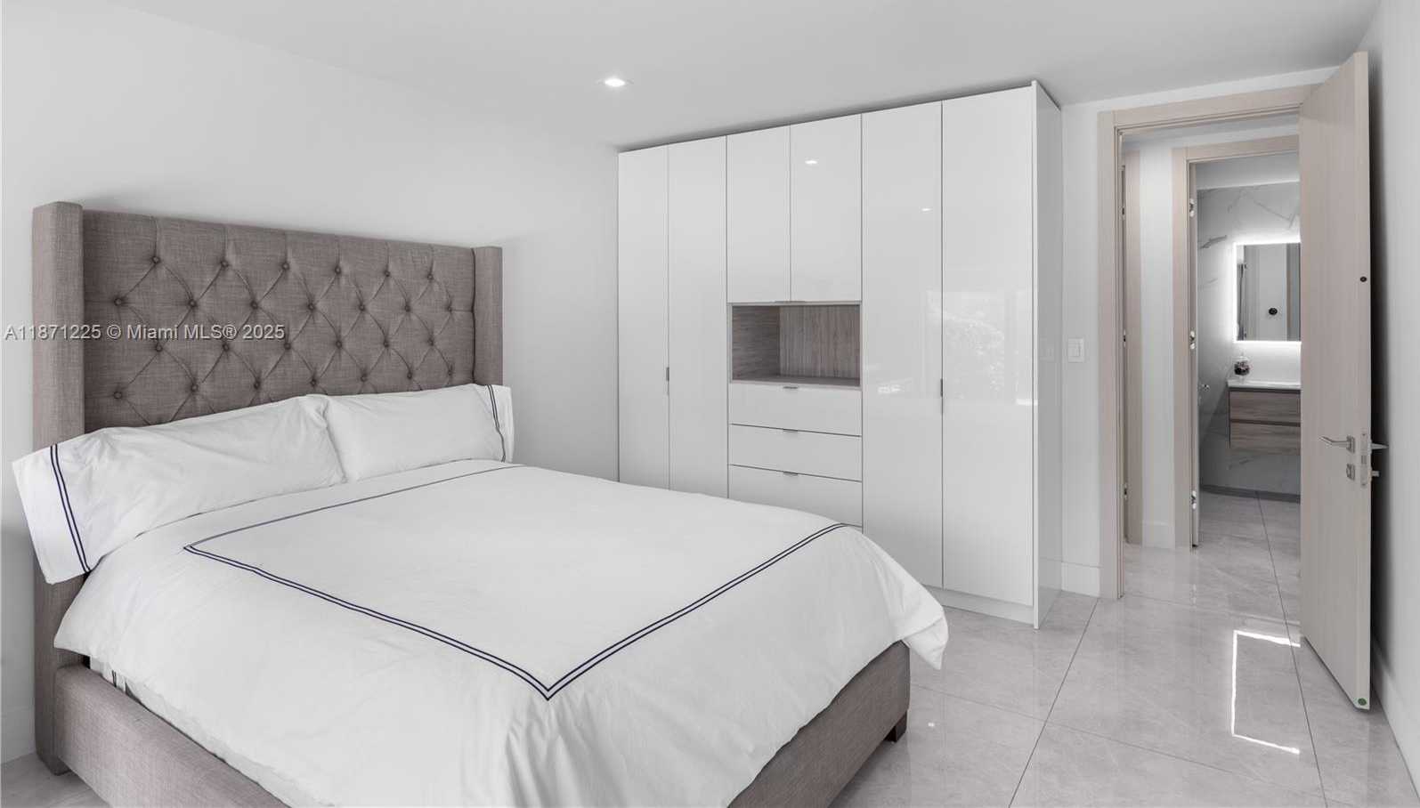 Small Image of 2925 NORTH EAST 164TH ST, North Miami Beach Number 45