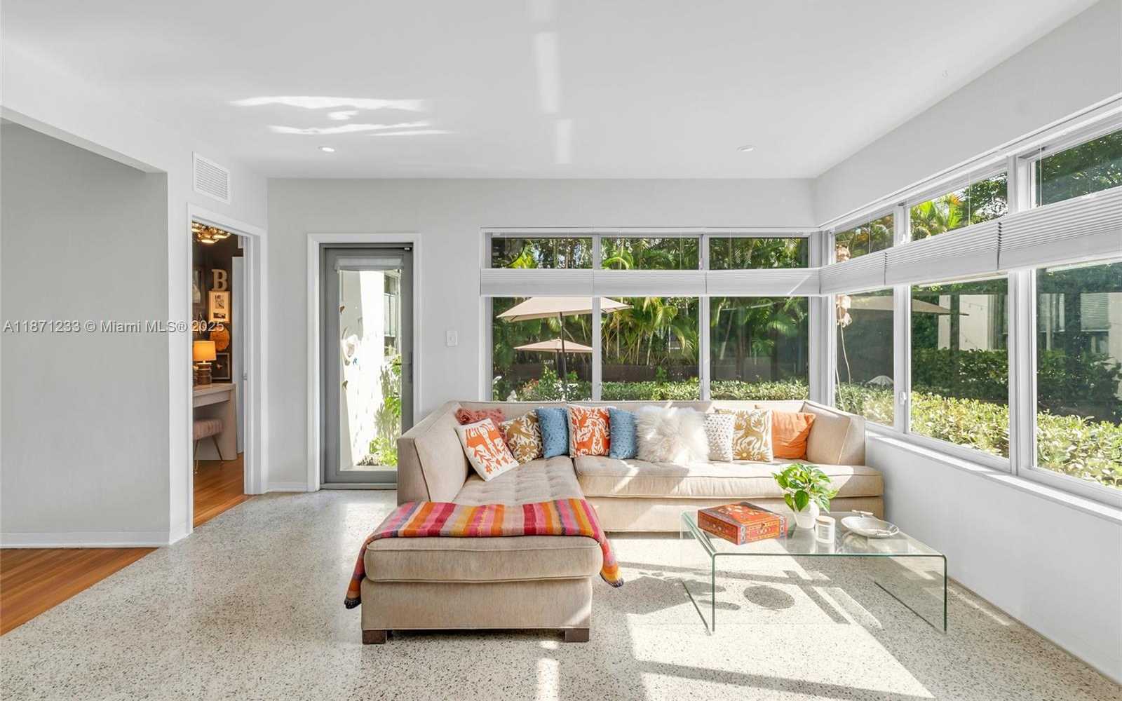 Small Image of 415 VELARDE AVE, Coral Gables Number 12