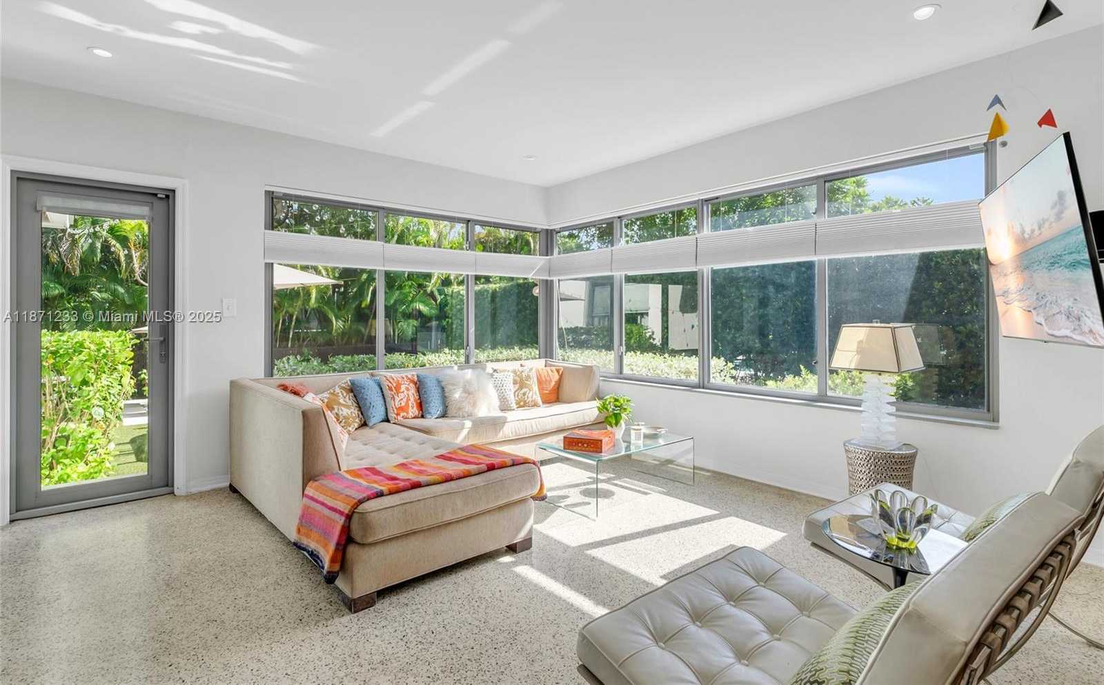 Small Image of 415 VELARDE AVE, Coral Gables Number 13
