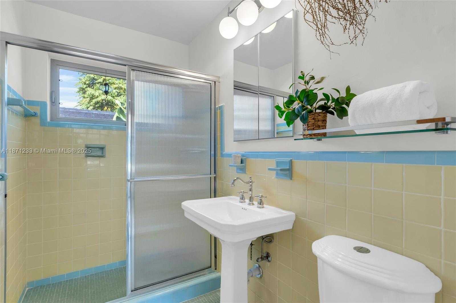 Small Image of 415 VELARDE AVE, Coral Gables Number 17