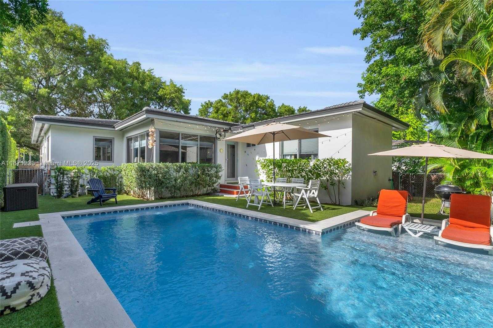 Small Image of 415 VELARDE AVE, Coral Gables Number 2