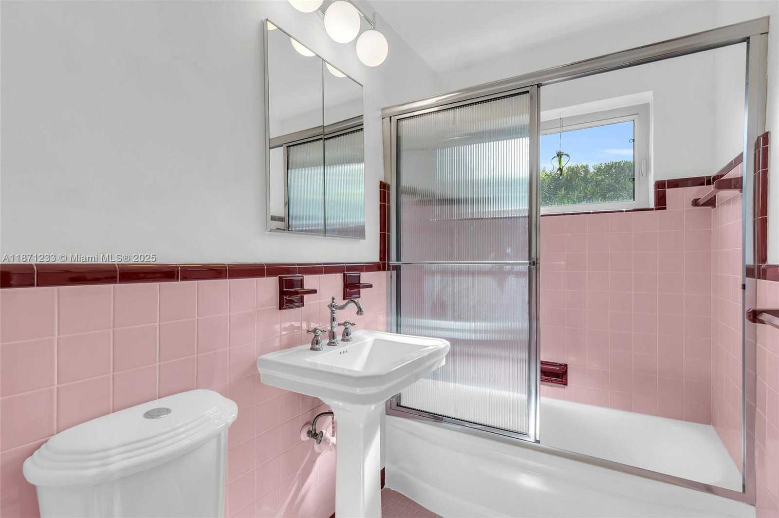 Small Image of 415 VELARDE AVE, Coral Gables Number 20