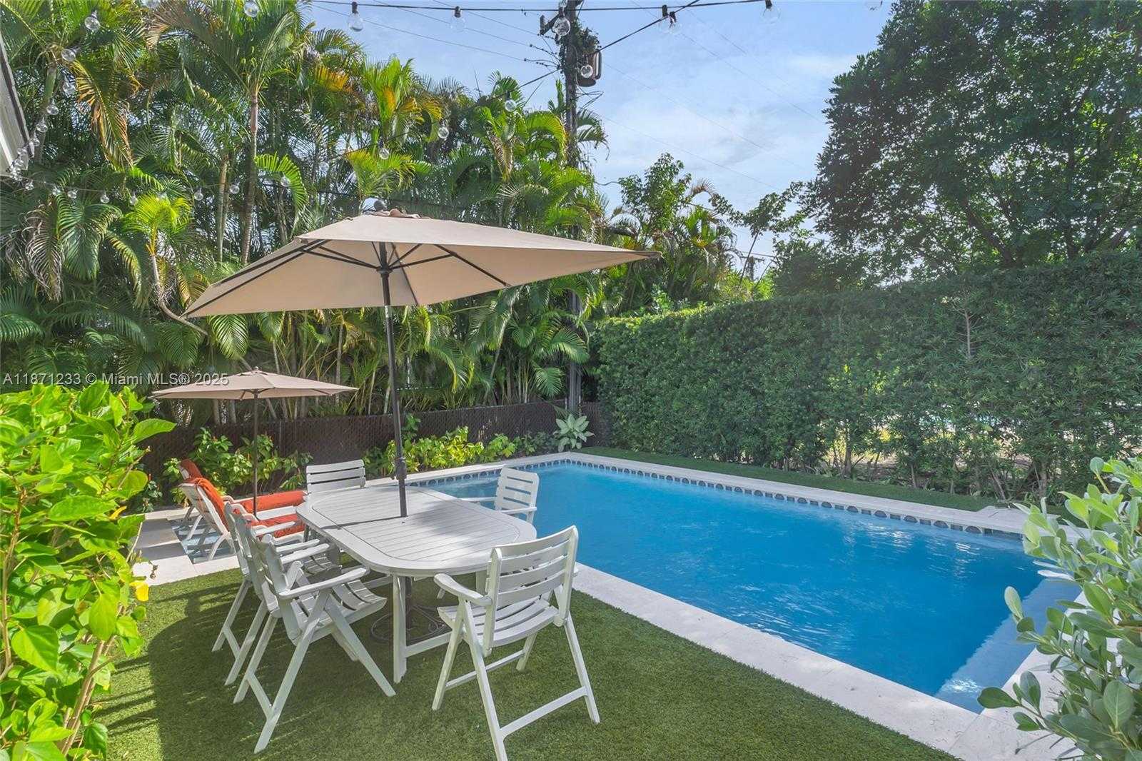 Small Image of 415 VELARDE AVE, Coral Gables Number 22