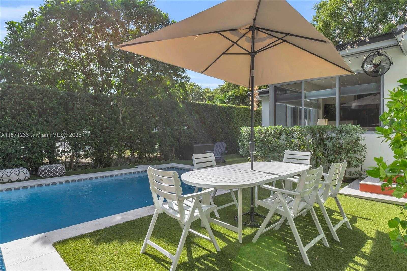 Small Image of 415 VELARDE AVE, Coral Gables Number 23
