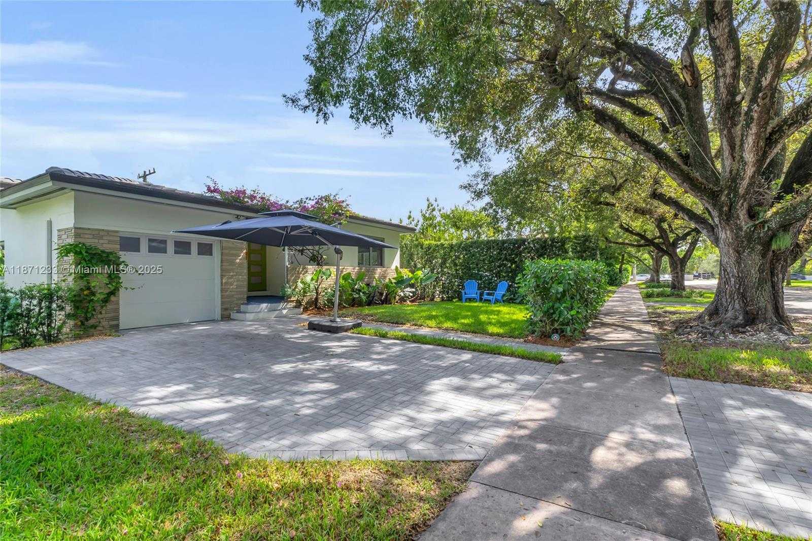 Small Image of 415 VELARDE AVE, Coral Gables Number 27