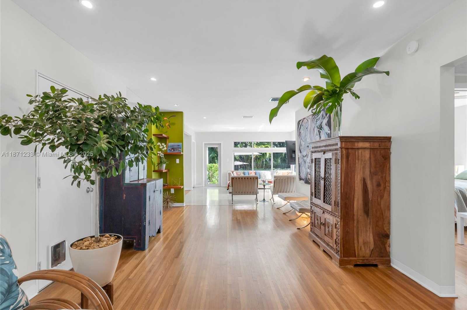 Small Image of 415 VELARDE AVE, Coral Gables Number 4