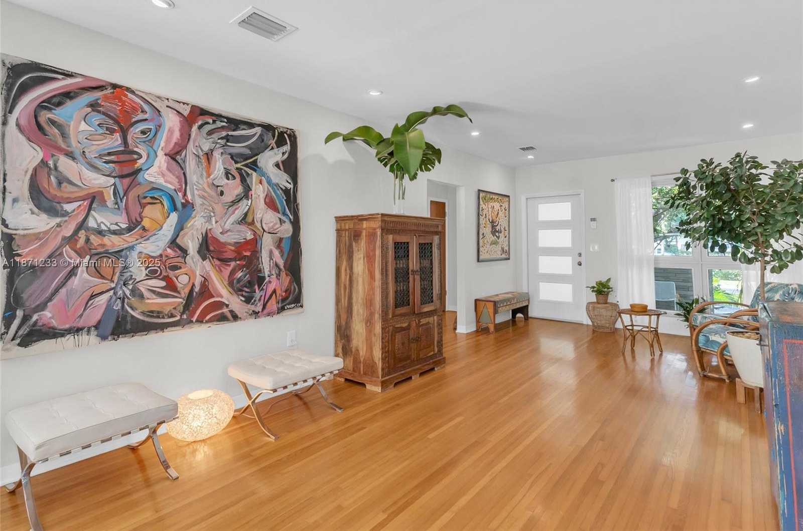Small Image of 415 VELARDE AVE, Coral Gables Number 5
