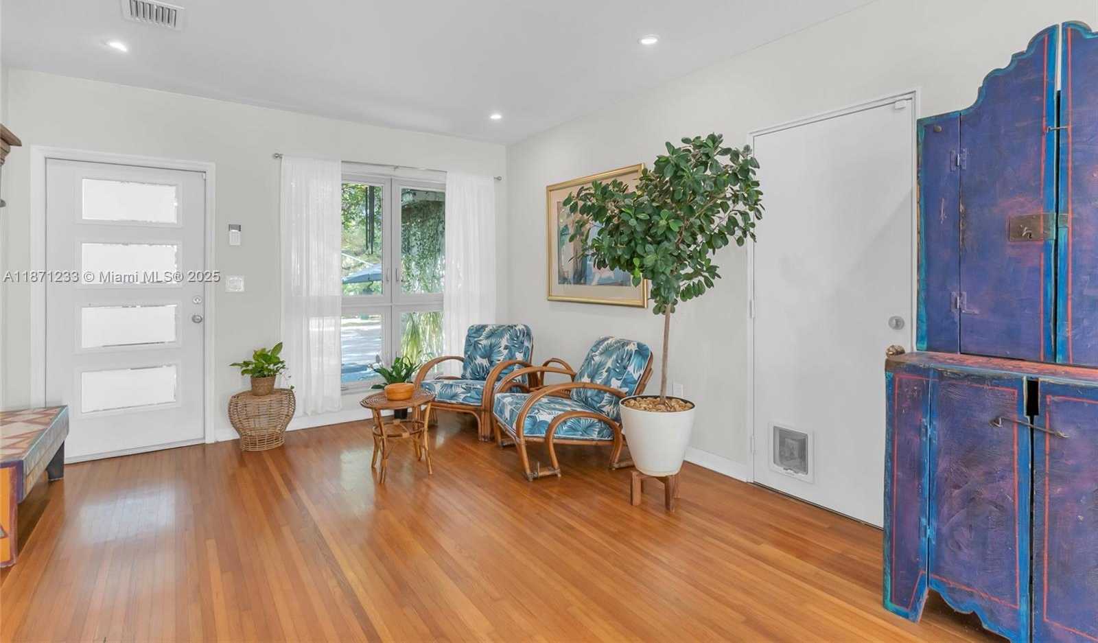 Small Image of 415 VELARDE AVE, Coral Gables Number 6