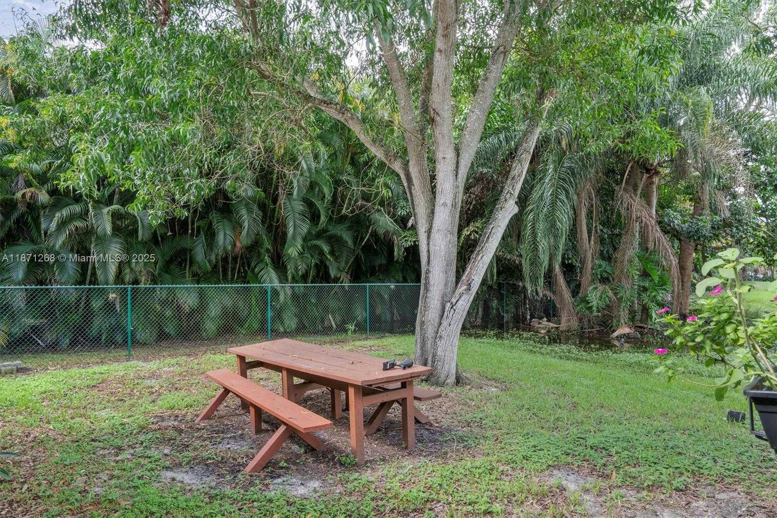 Small Image of 1621 SOUTH WEST 117TH AVE, Davie Number 27