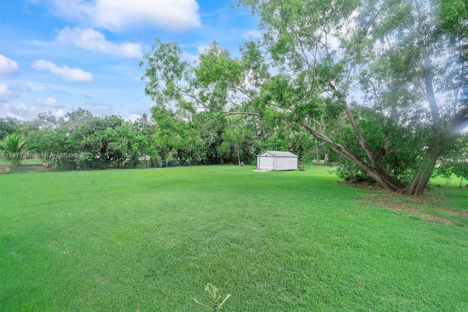 Small Image of 1621 SOUTH WEST 117TH AVE, Davie Number 29