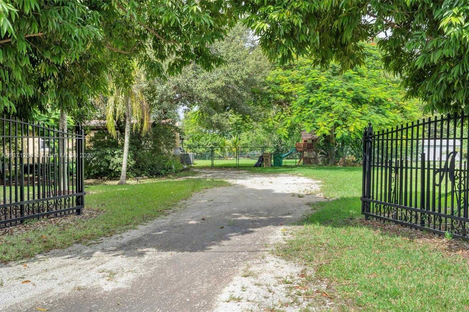 Small Image of 1621 SOUTH WEST 117TH AVE, Davie Number 31