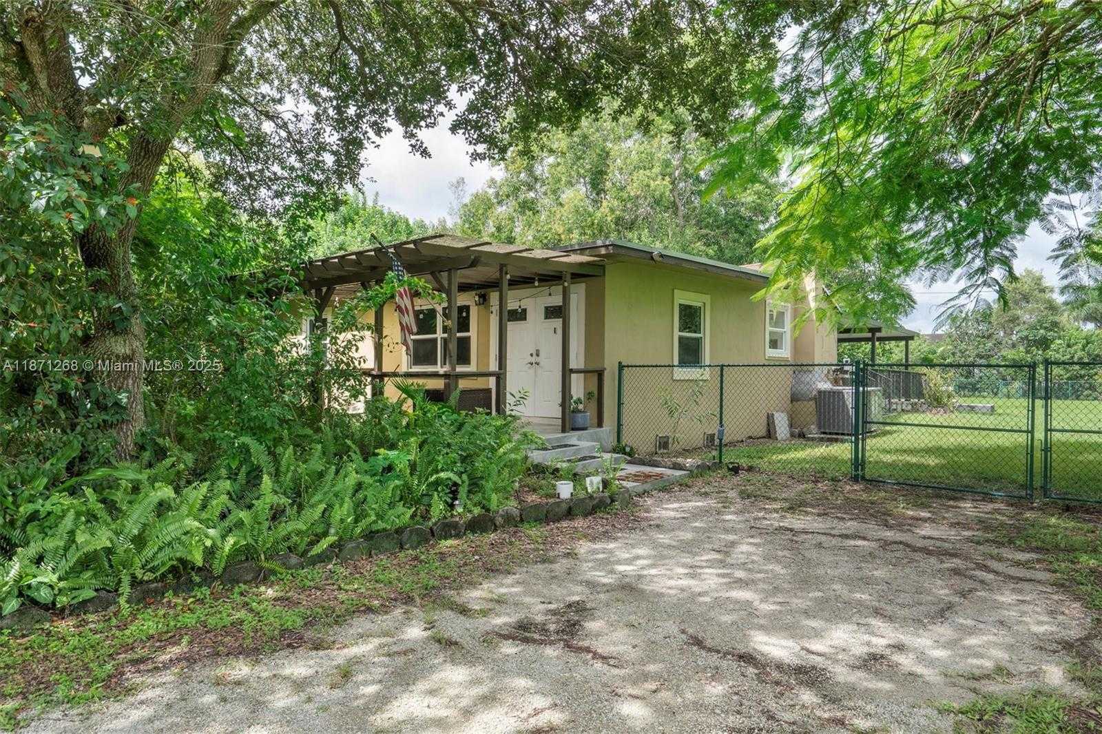 Small Image of 1621 SOUTH WEST 117TH AVE, Davie Number 35