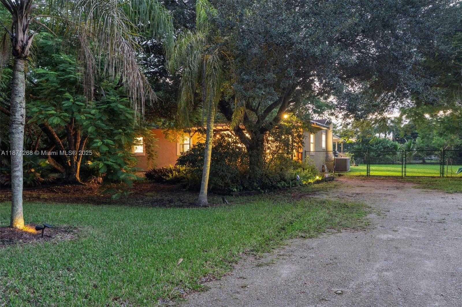 Small Image of 1621 SOUTH WEST 117TH AVE, Davie Number 36