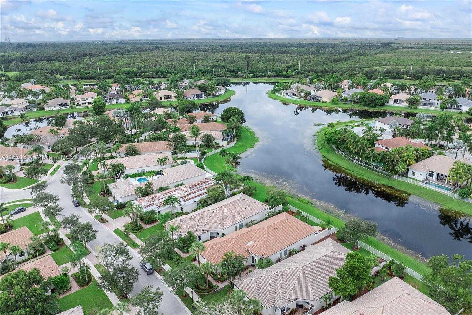 Small Image of 2557 BAY POINTE DR, Weston Number 2