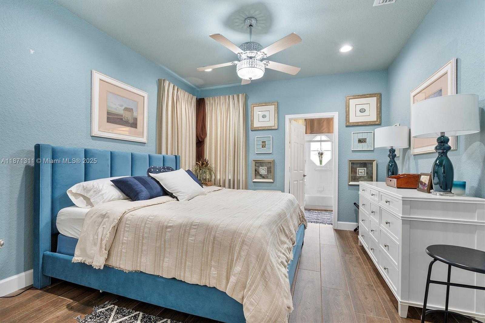 Small Image of 2557 BAY POINTE DR, Weston Number 22