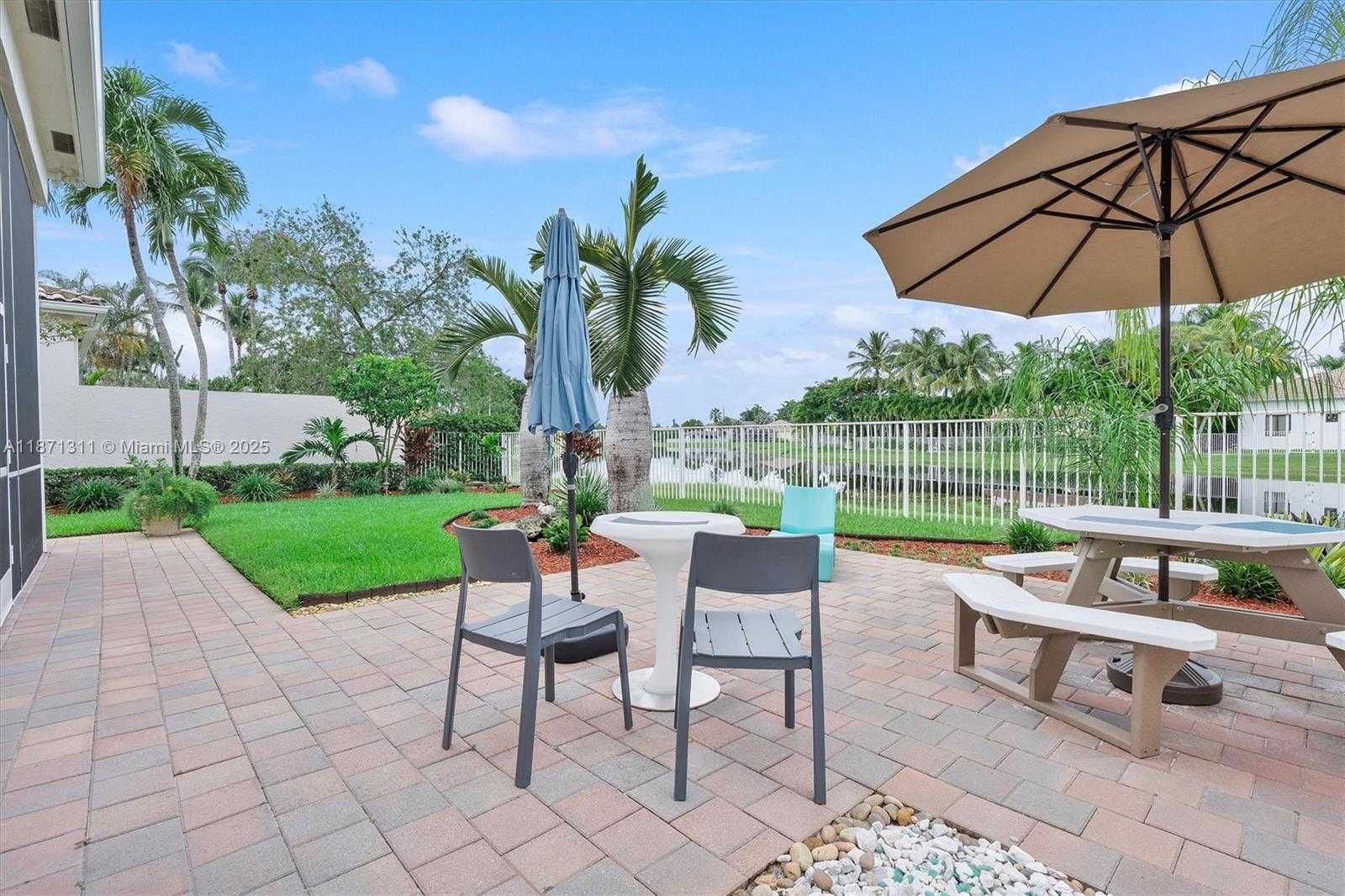 Small Image of 2557 BAY POINTE DR, Weston Number 28