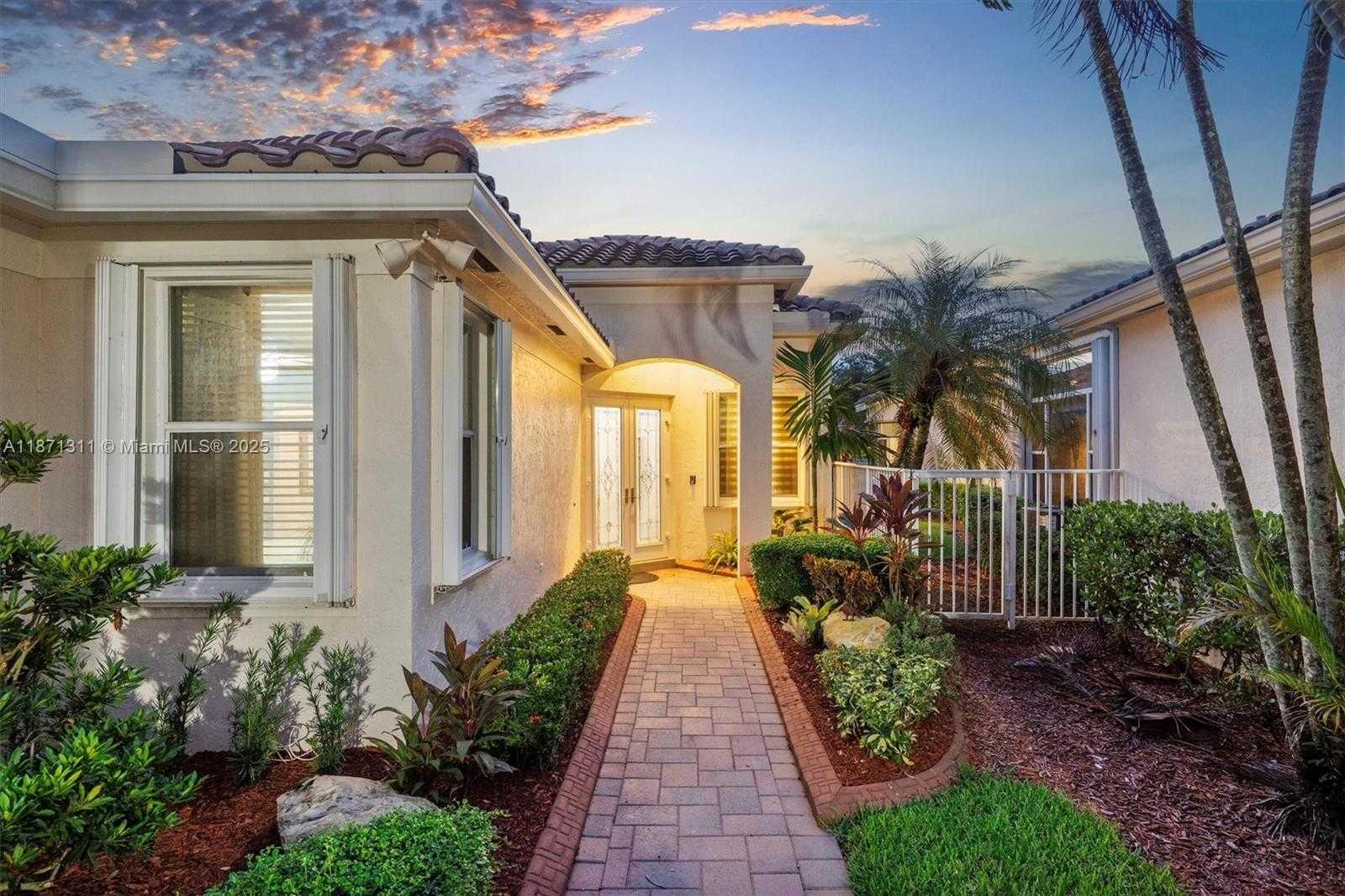 Small Image of 2557 BAY POINTE DR, Weston Number 3