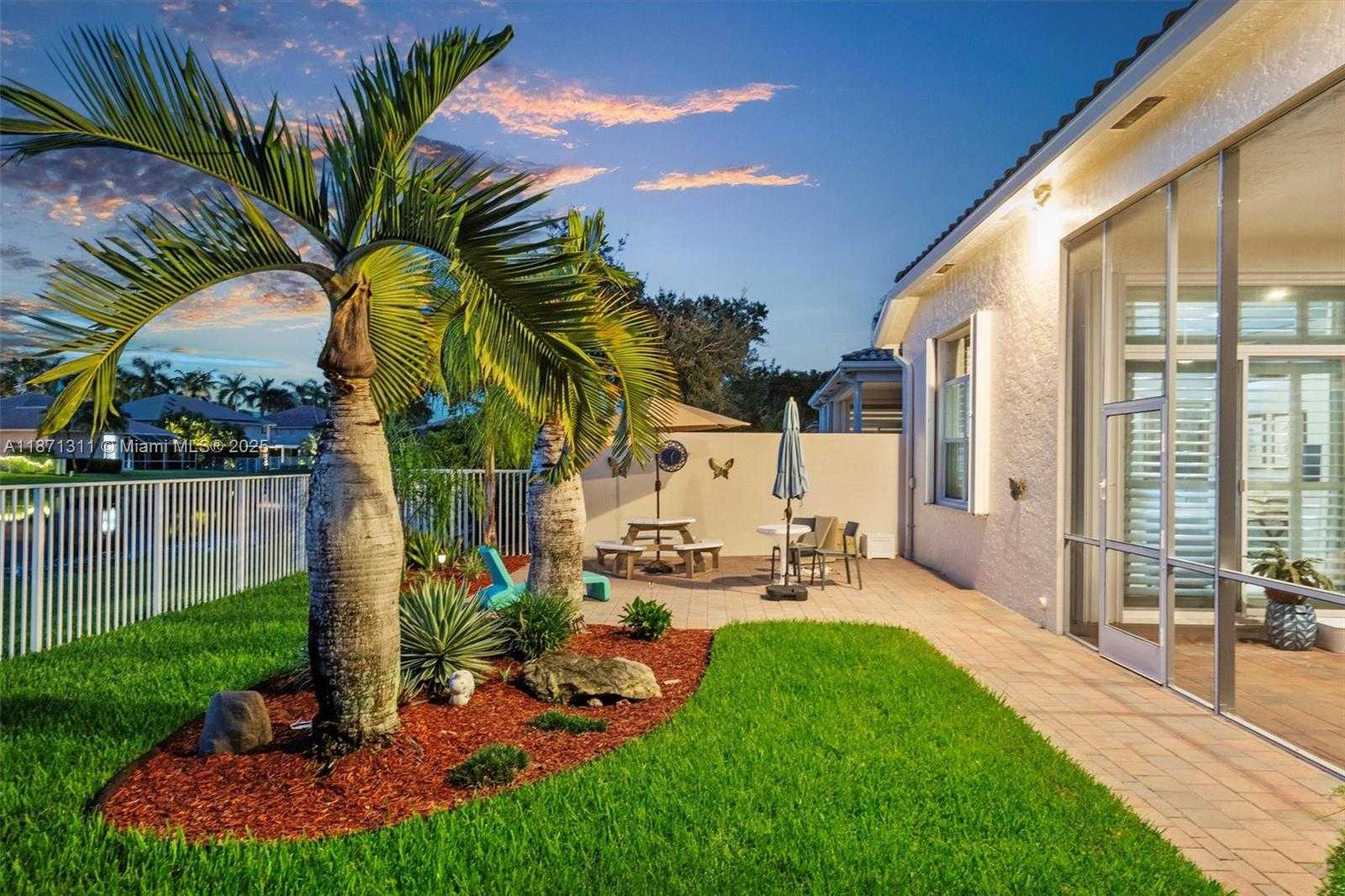 Small Image of 2557 BAY POINTE DR, Weston Number 32