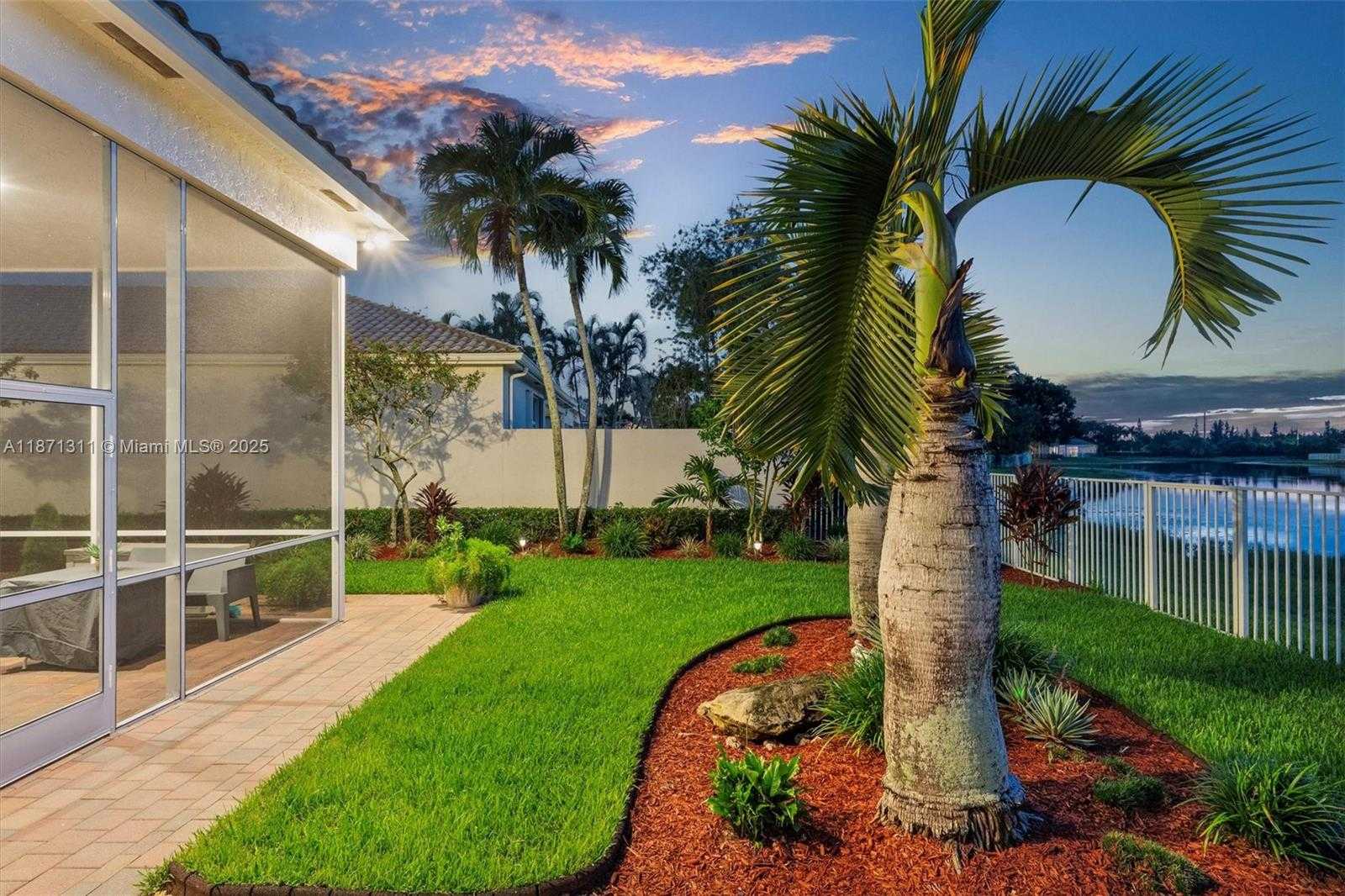 Small Image of 2557 BAY POINTE DR, Weston Number 33