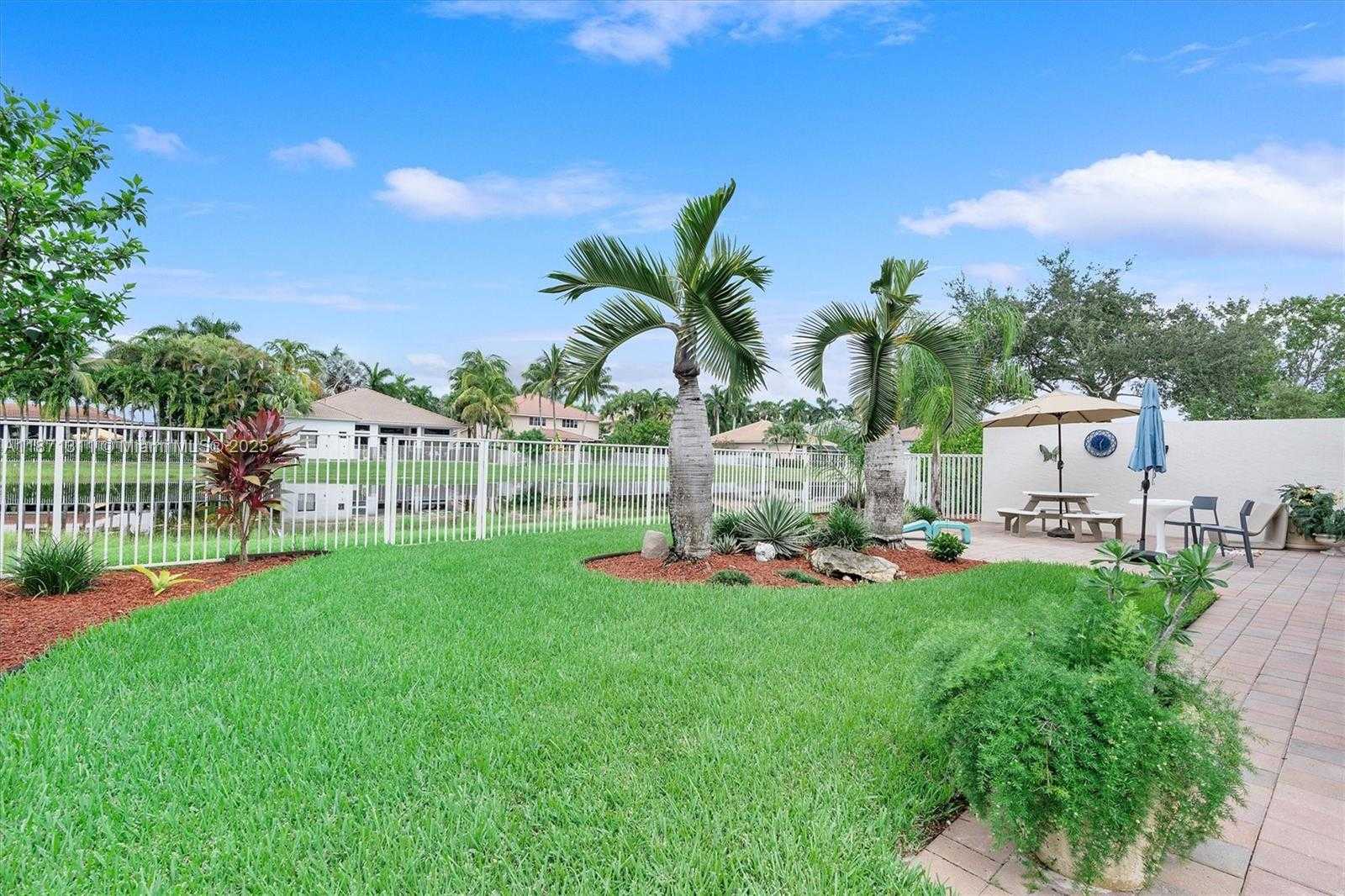Small Image of 2557 BAY POINTE DR, Weston Number 34