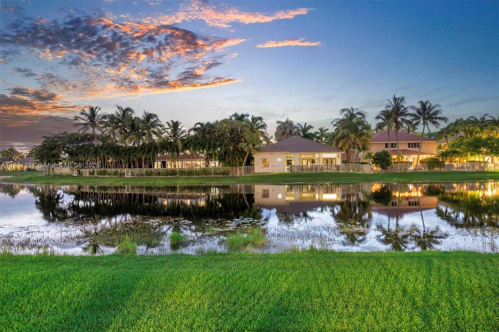 Small Image of 2557 BAY POINTE DR, Weston Number 35